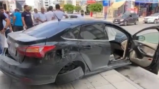 AYNI YERDE KAZA ANLARI KAMERADA: "DUR" TABELASINA UYULMAYINCA SÜREKLİ KAZA OLUYOR