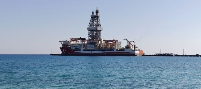 Türkiye'nin 228 metrelik denizdeki yeni gücü: Türkiye'nin rengine boyandı