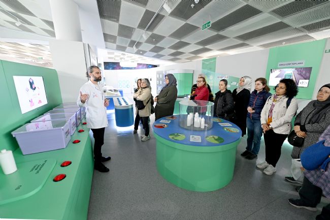 MERSİN BÜYÜKŞEHİR VE MERSİNDEN KADIN KOOPERATİFİ TEKSTİL ATIKLARINI YENİDEN DÖNÜŞTÜRÜYOR