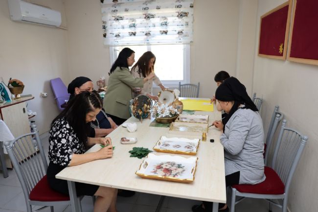 Sessizliğini sanatla aştı: İşitme engelli Sinem’in başarı hikayesi