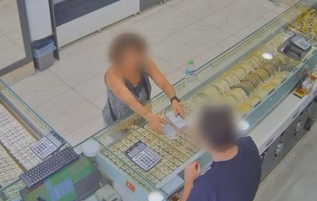 Mersin’de kuyumcuları sahte altınla dolandırdılar