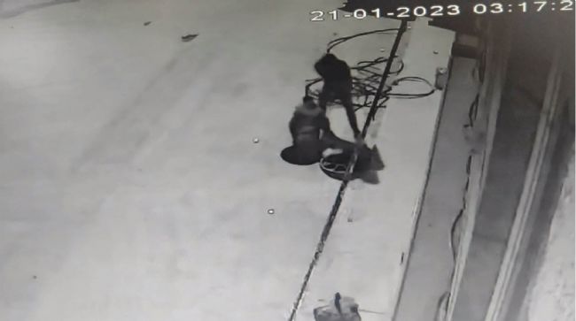 MAHALLELERİ İNTERNETSİZ BIRAKAN ŞÜPHELİLER YAKALANDI, 3'Ü TUTUKLANDI