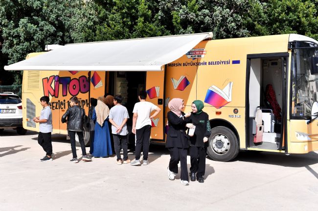 Kitobüs, okuma alışkanlığı kazandırmak amacıyla kenti geziyor