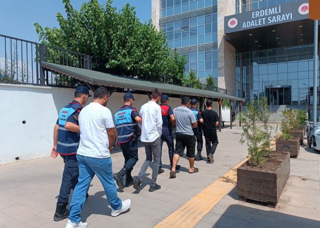 Mersin'de göçmen kaçakçılarına yönelik operasyon: 5 gözaltı