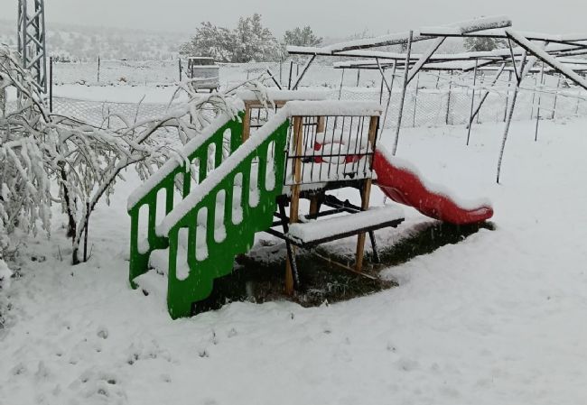 Mersin'de mayısta kar yağışı etkili oldu, yaylalar beyaza büründü