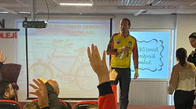 ZİRVE BİSİKELT KULÜBÜNDEN GÜVENLİ BİSİKLET SÜRÜŞ TEKNİKLERİ SUNUMU