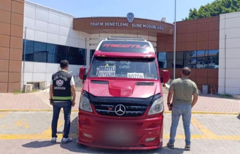Mersin'de ters şeritte ilerleyen sürücünün ehliyetine el konuldu