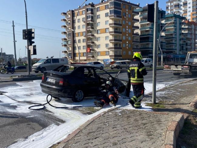 Tarsus’ta Otomobil Yangını