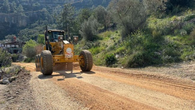 Silifke'de Yol Düzenleme Çalışmaları Devam Ediyor