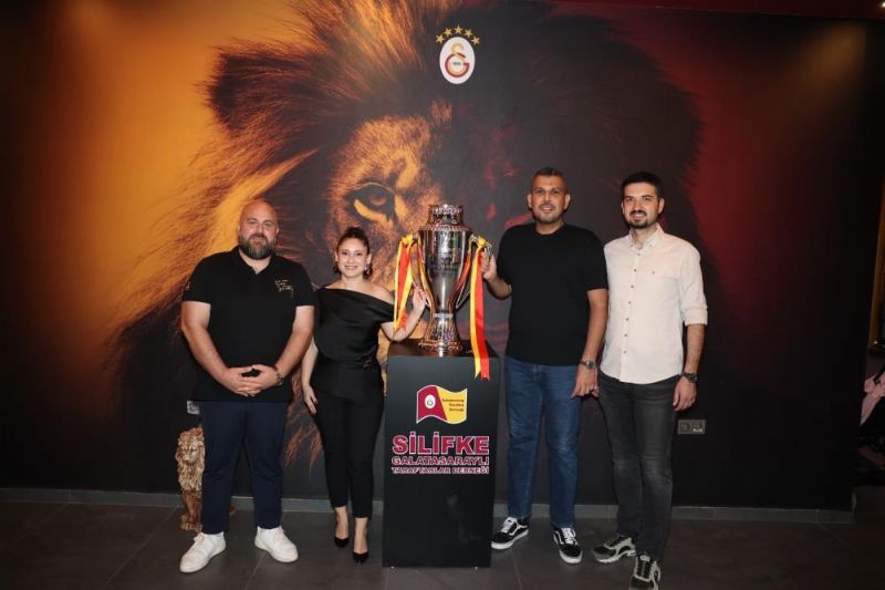 galatasarayın-şampiyonluk-kupası-silifkede-taraftarlarla-buluştu