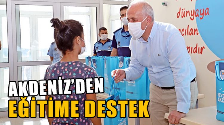 AKDENİZ BELEDİYESİ, LGS’YE HAZIRLANAN 4 BİN 500 ÖĞRENCİYE HAZIRLIK SETİ DAĞITTI