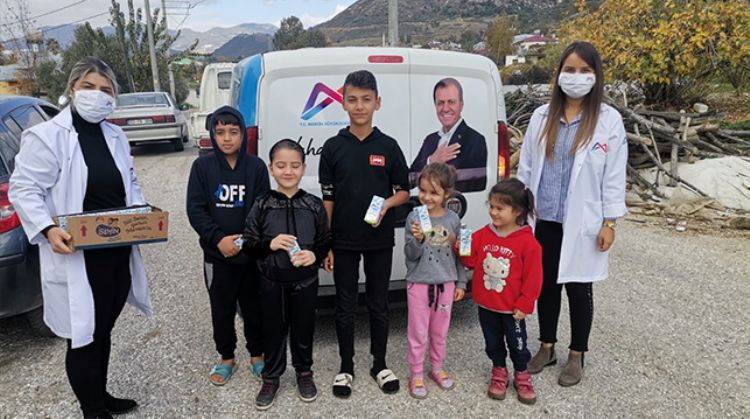 MERSİN BÜYÜKŞEHİR BELEDİYESİ BU YIL 1,5 MİLYON SÜT PAKETİNİ ÖĞRENCİLERE ULAŞTIRACAK
