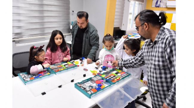 BÜYÜKŞEHİRDEN ÖĞRENCİLERE 'ROBOTİK KODLAMA' EĞİTİMİ