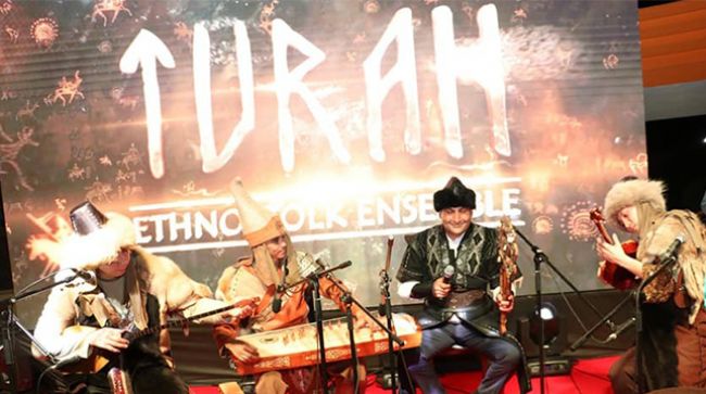 MERSİN’DE SAHNEYE ÇIKTILAR