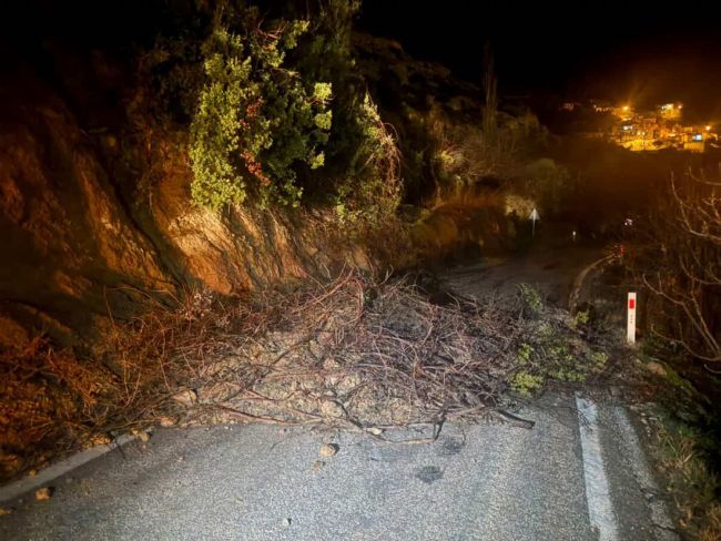 Mut’ta aşırı yağış nedeniyle kapanan yol ulaşıma açıldı