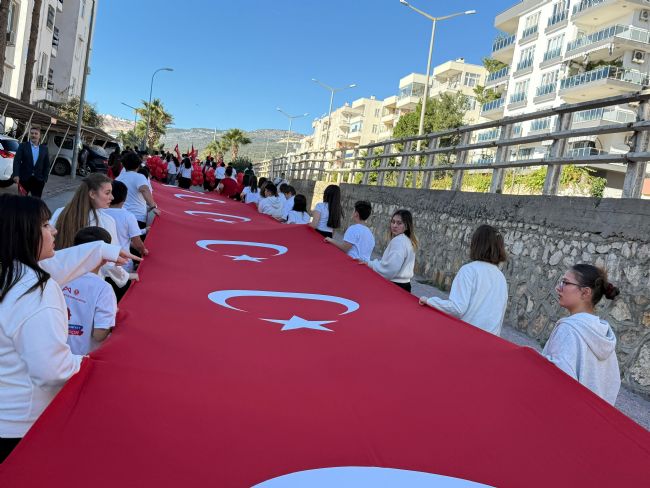 Silifke'de bayrak yürüyüşü
