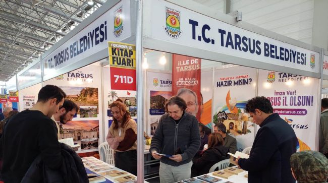 TARSUS BELEDİYESİ STANDI, ÇUKUROVA KİTAP FUARINDA YOĞUN İLGİ GÖRÜYOR