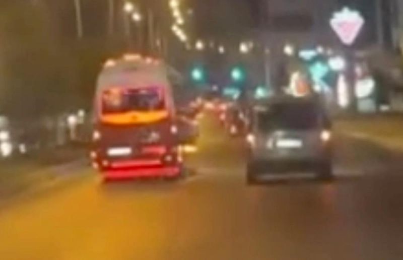 Makas atan minibüsçü kameraya yakalandı, 90 bin TL ceza yedi