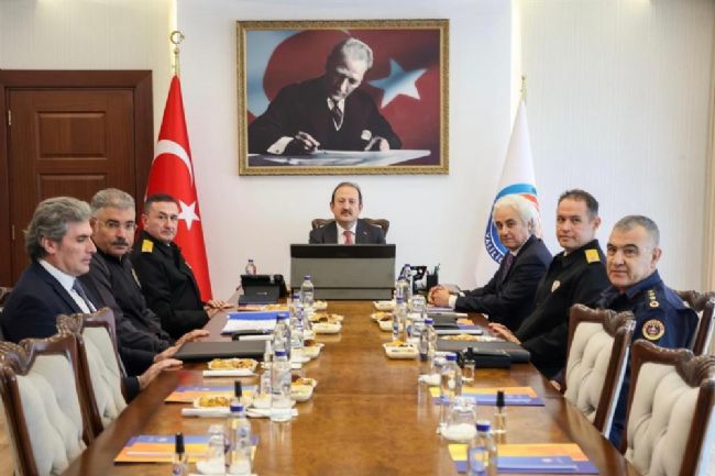 Mersin'de aranan bin 129 kişi yakalandı