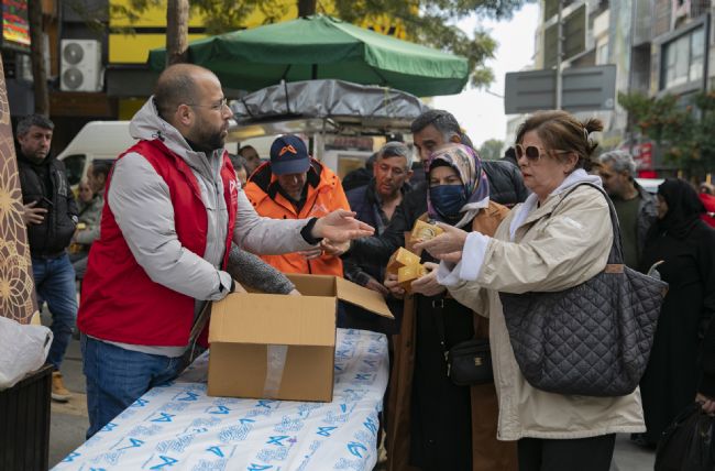 "Berat Kandili'nde 15 Bin Kandil Simidi İkram Edildi"