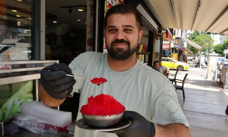 Mersin'de vatandaşlar bici biciyle serinliyor