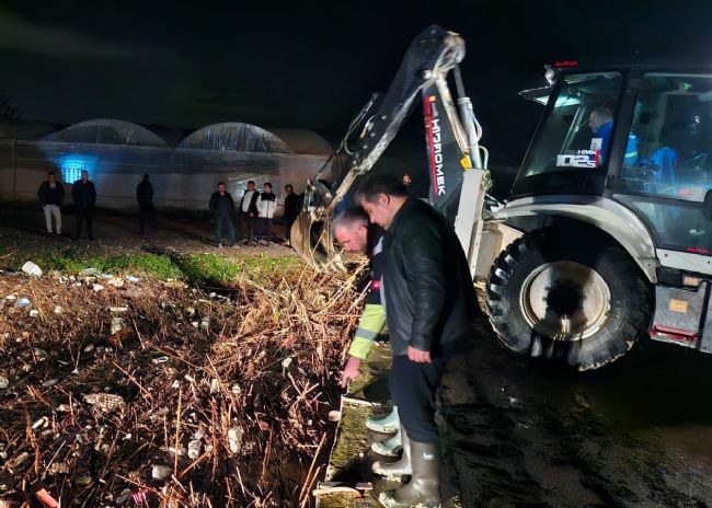 Akdeniz’de sağanak mesaisi gece boyu sürdü