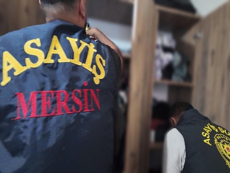 KORKUTUP 435 BİN TL DOLANDIRDILAR: GERÇEK POLİSE YAKALANAN 4 ŞÜPHELİ TUTUKLANDI