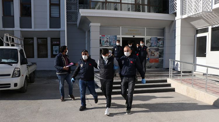 MERSİN’DE ALTINLARIN GRAMLARIYLA OYNAMAK İÇİN ATÖLYE KURAN 3 KİŞİ TUTUKLANDI