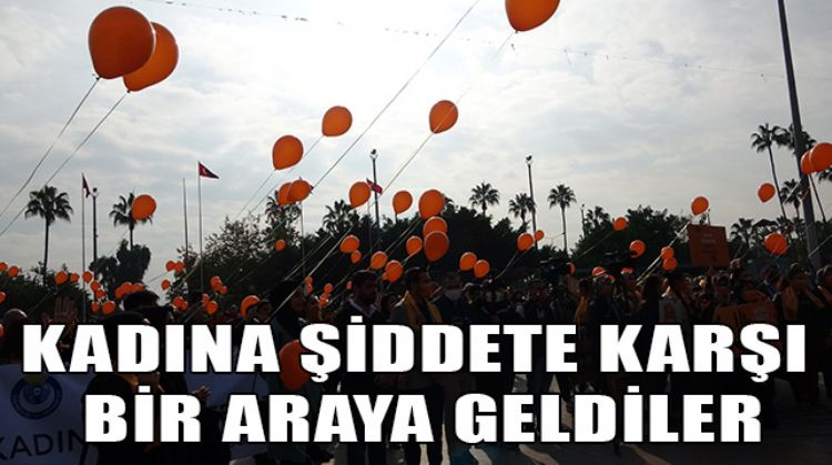 AKDENİZ’DE KADINA YÖNELİK ŞİDDETE KARŞI DÜDÜKLÜ YÜRÜYÜŞ
