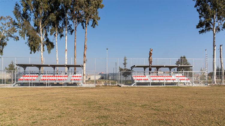 MERSİN’DE HOMURLU FUTBOL SAHASININ YENİLEME İŞLERİ TAMAMLANMAK ÜZERE