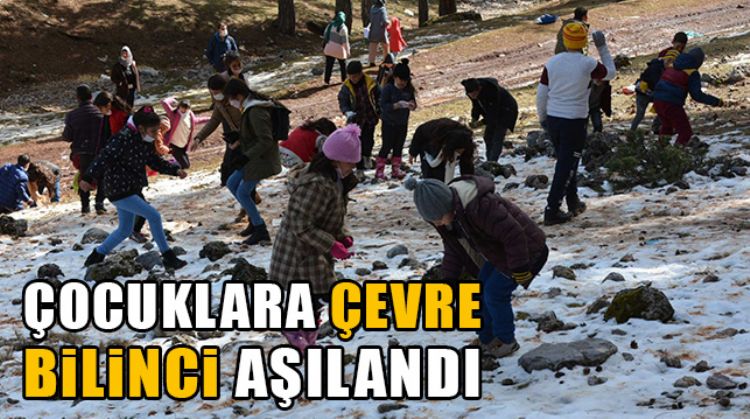 MERSİN’DE ÇOCUKLAR HEM EĞLENDİ HEM DE ÇEVRE TEMİZLİĞİ YAPTI