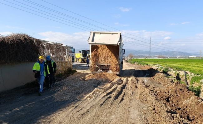 Mersin'de yağıştan etkilenen bölgelerde onarım çalışması sürüyor