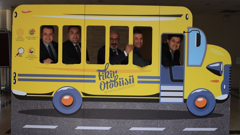 fİkİr-otobüsünde-şampİyon-synaptech-takimi-oldu
