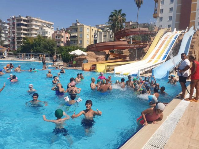 Tarsus'ta çocuklara güvenli yüzme imkanı sağlayan proje BELFOR'da seçildi