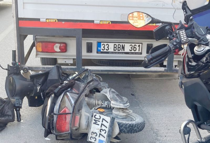 TIRLA ÇARPIŞAN MOTOSİKLET ARDINDAN KAMYONETE ÇARPTI: 1 ÖLÜ, 1 YARALI