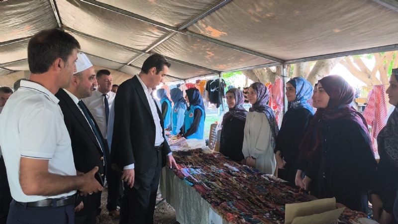 BOZYAZI'DA KUR'AN KURSU ÖĞRENCİLERİ İÇİN HAYIR ÇARŞISI AÇILDI