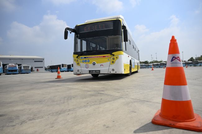 Mersin'de şoförler ileri sürüş teknikleri eğitiminden geçiriliyor