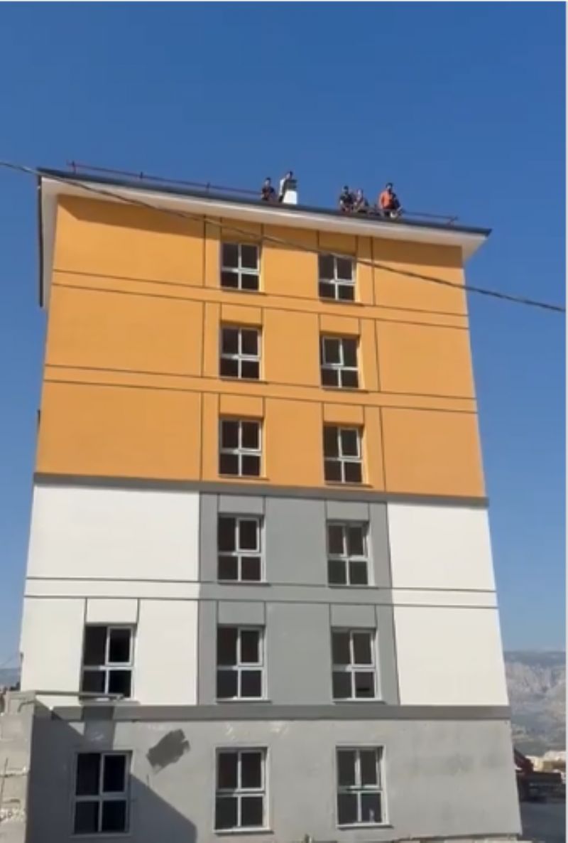 mersin-mut-tokİ-şantiyesinde-emek-eylemi:-işçiler-çatıya-çıktı