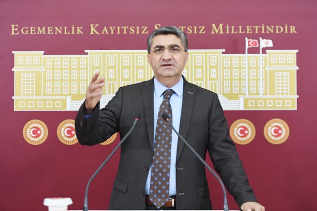 “Ekonomik krize sebep olan politika ve kişilerle yüzleşmeden buradan çıkamazsınız”
