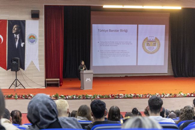 Mersin'de üniversite adaylarına meslek tanıtım semineri
