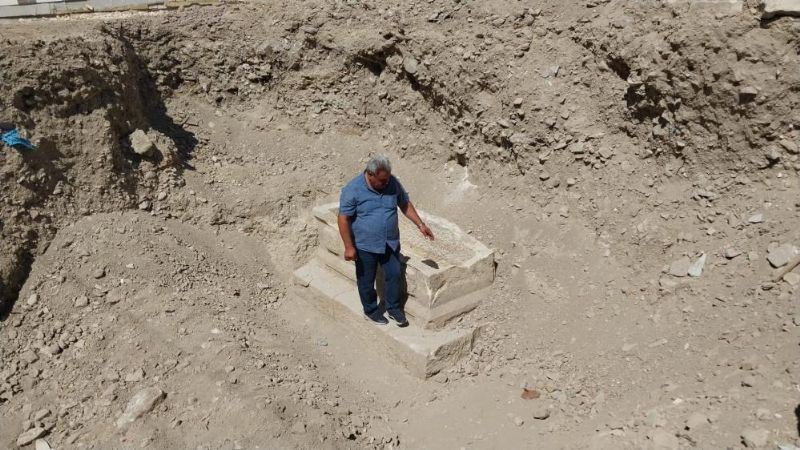 Çevre düzenlemesinde çıkan lahit, inşaatı durdurdu