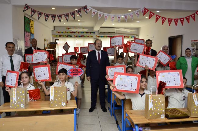 Mersin'de öğrenciler karne heyecanı yaşadı