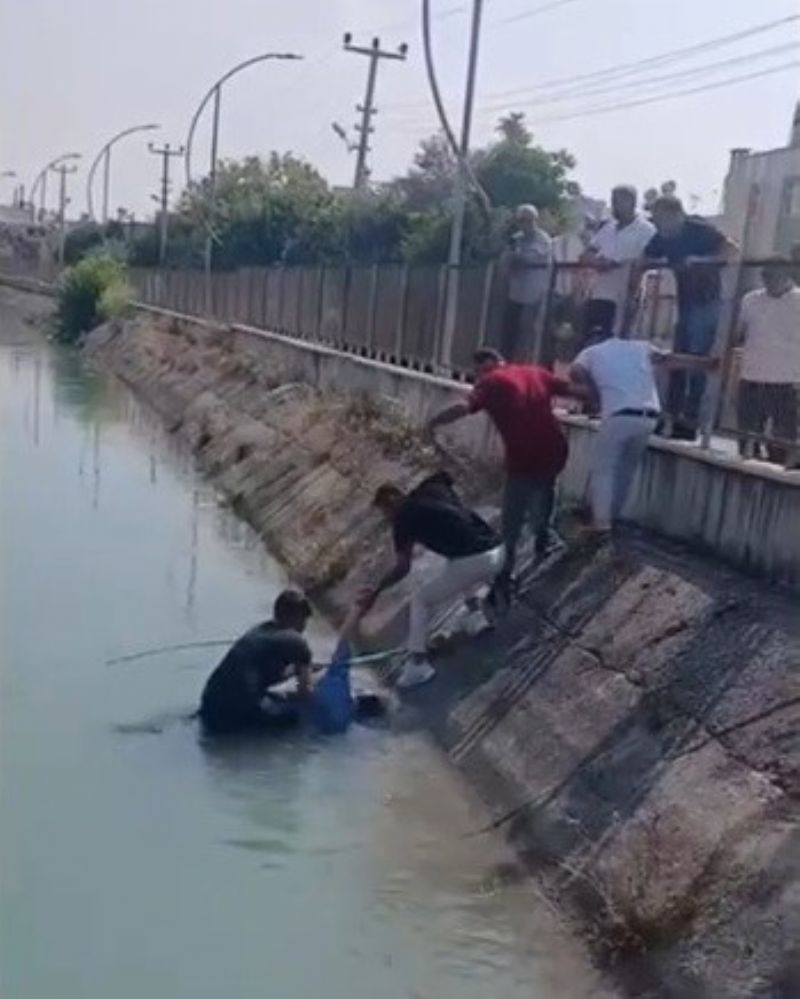 TARSUS'TA SULAMA KANALINA DÜŞEN ŞAHIS ÖLÜMDEN DÖNDÜ
