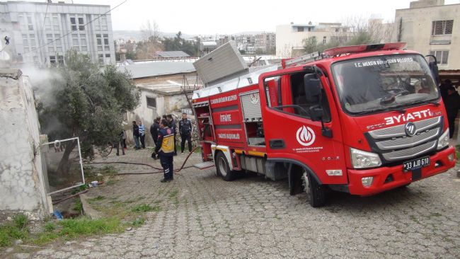 Mersin’de ev yangını: Bir ev kullanılamaz hale geldi