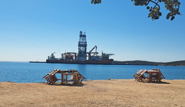 Türkiye'nin 228 metrelik denizdeki yeni gücü: 'West Draco' limana yanaştı