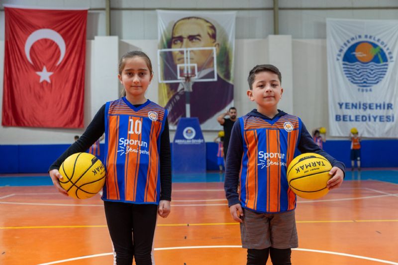 yenişehir-belediyesi-çocukları-sahaya-indiriyor