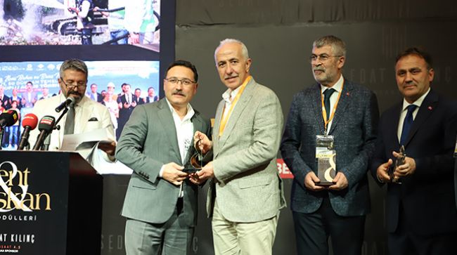 AKDENİZ ÖDÜL ALDI