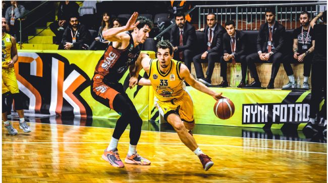 MERSİN BÜYÜKŞEHİR BASKET EVİNDE GALİP GELDİ