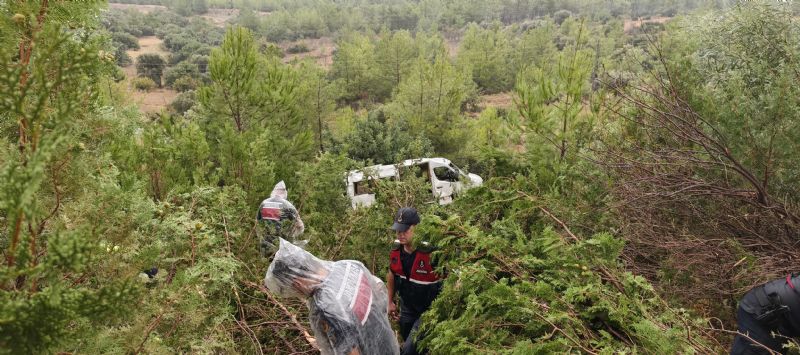 SİLİFKE'DE YOLCU MİNİBÜSÜ ŞARAMPOLE YUVARLANDI: 17 YARALI