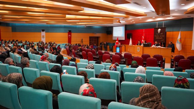 Tarsus’ta “Kanser Değil, Sen Güçlüsün” konulu söyleşi düzenlendi